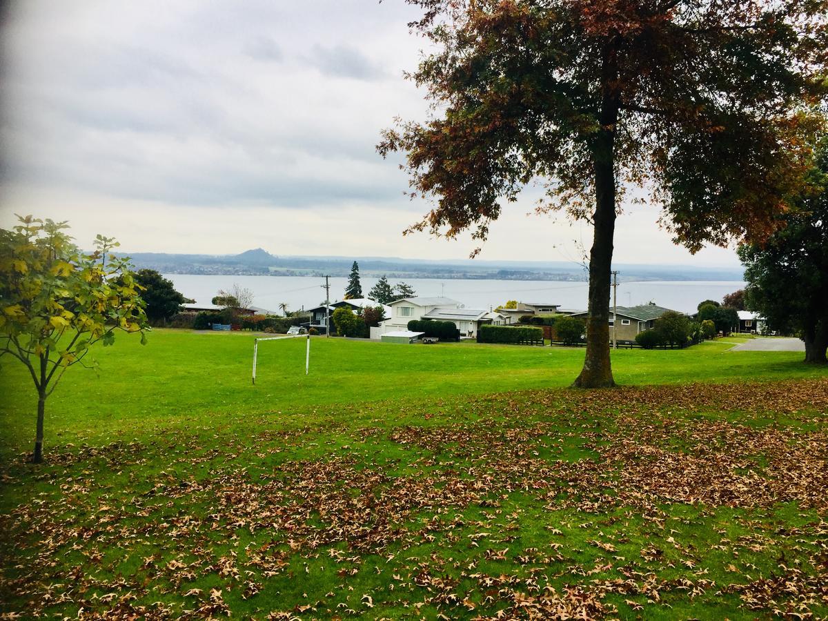 Acacia Bay Taupo Villa Bagian luar foto